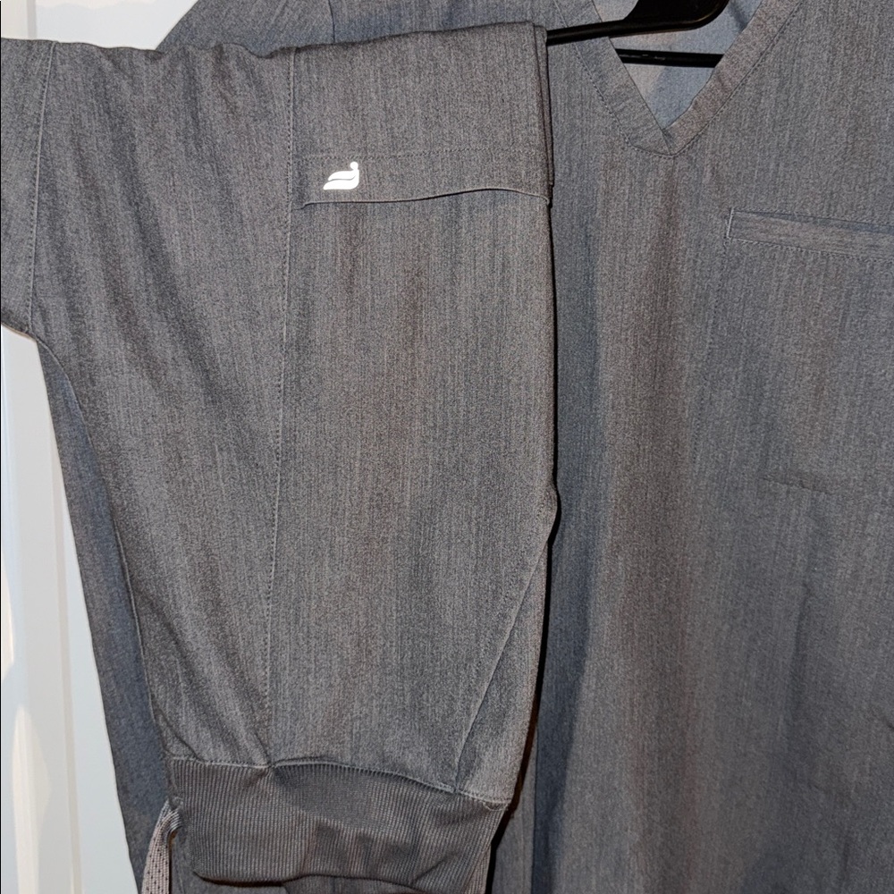 Fabletics Scrub Set - image 2